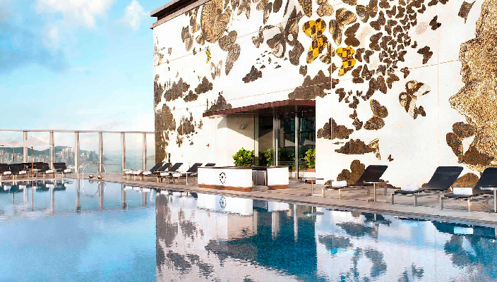 11. 香港酒店Staycation優惠：香港W酒店 W Hotel「夏日狂想」住宿套餐 延遲退房至晚上6時Staycation住宿連餐飲三千元有找？這個價位你平日一定不能在W酒店找到！想捉住夏天的尾